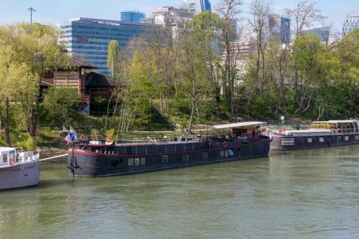 Grande péniche 4 ch - 10 pers -Paris - Ile de Puteaux- terrasses - Housity