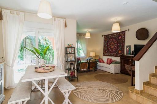 CASA 4 HABITACIONES CON JARDIN Y PISCINA 10 Pax - Housity