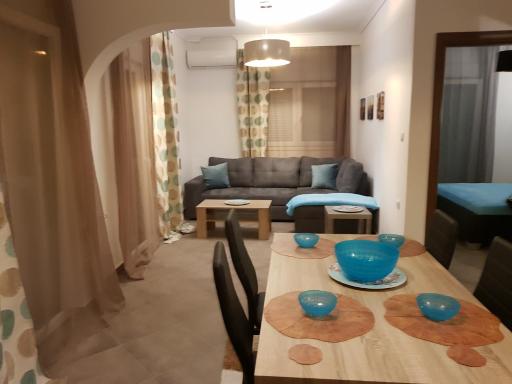 Deluxe Stamatis - Housity