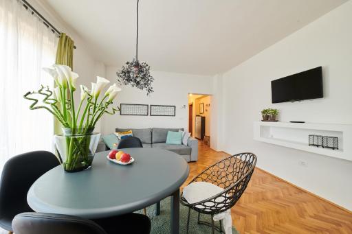 Mina's Shine - Housity