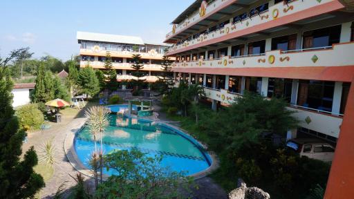 Hotel Surya Indah Batu Malang - Housity