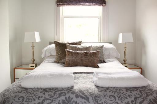 Central Bath House Group Accommodation - Housity