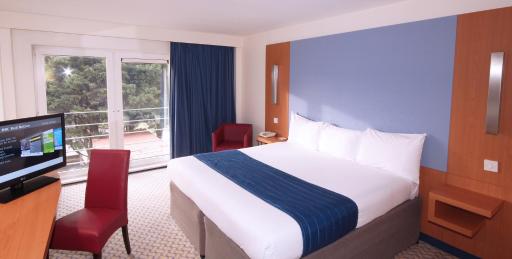 Ramada London North - Housity