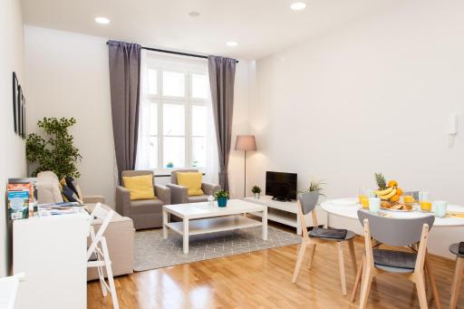 Luxury Main Square Apartments - Housity