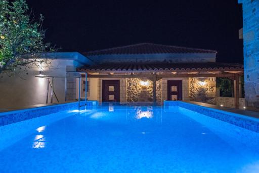 PRIVATE Sapphiros Villa - Housity
