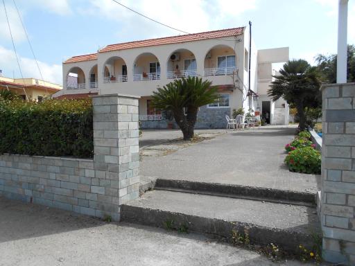 Dimitris studios & apartments - Housity