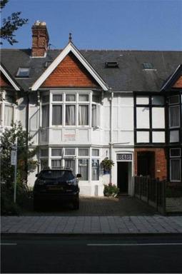 Adams Guest House - Housity