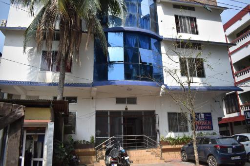 Hotel Indira - Housity