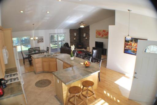 Big Tom's Cabin by Yosemite, lake and trails - Housity