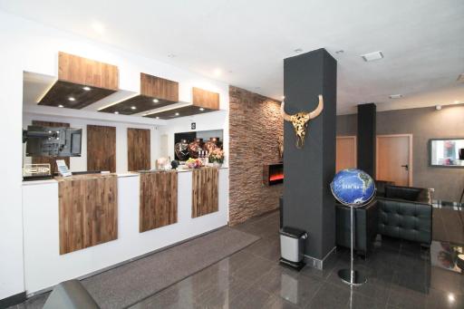 Center Hotel Essen - Housity