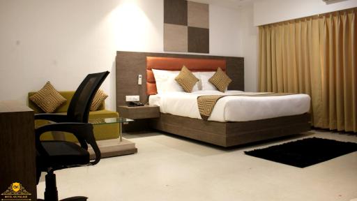 GK PALACE Pure VEG Hotel - Housity