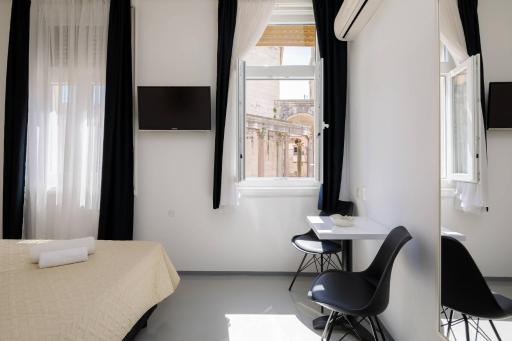 PLR Luxury Rooms - Housity