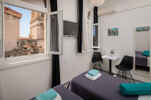 PLR Luxury Rooms - Housity