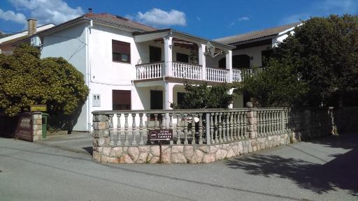 Ruža i Natalija - Housity