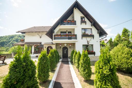 Bran Chalet - Housity