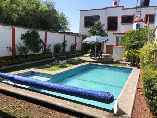Casa Colonial con Alberca Climatizada con privacidad y seguridad - Housity