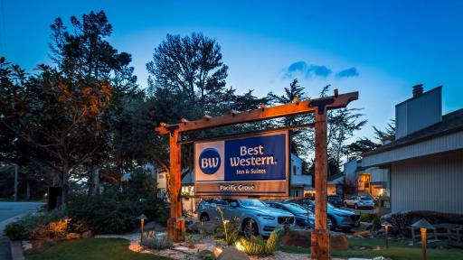 Best Western The Inn & Suites Pacific Grove - Housity
