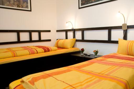 Zimmer Weiss - Housity