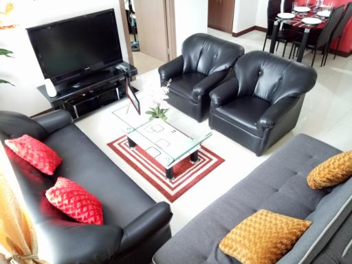 1BR and Studio Condo Unit @ 150 Newport near NAIA 3 - Housity