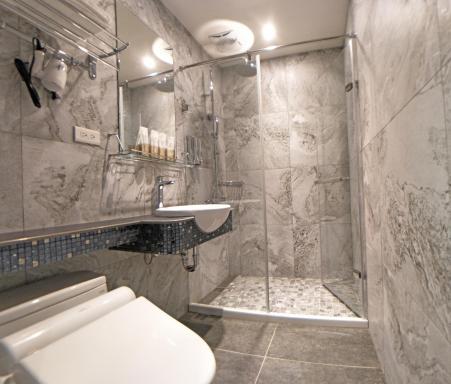 SS Inn - Housity
