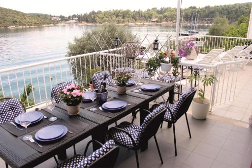 Large Terrace Apartment - Housity