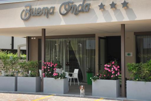Hotel Buena Onda - Housity