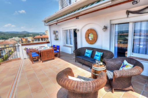 Family Home Palamos - Housity