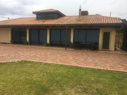 Family 3 Bedroom Rural Home on top of Chandlers Hill 2km to Wineries - Housity