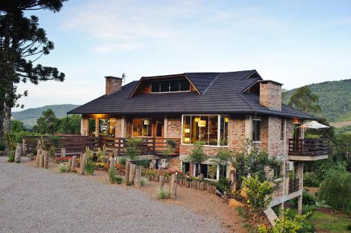 Bina's Haus Pousada, Cafeteria e Atelier - Housity