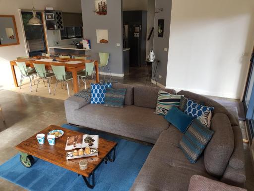 Bay Breeze Beach Holiday Home - Housity