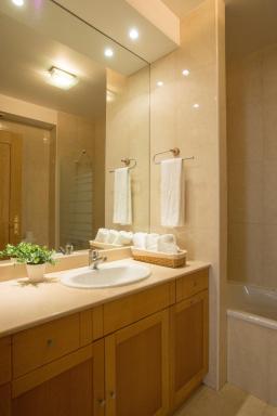 Quinta das Rosas - Oceanview Apartment - Housity