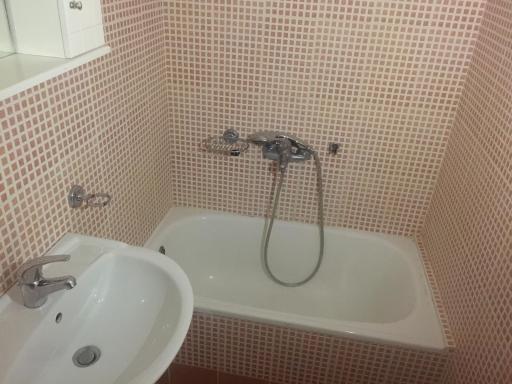Studio by the train station - Housity