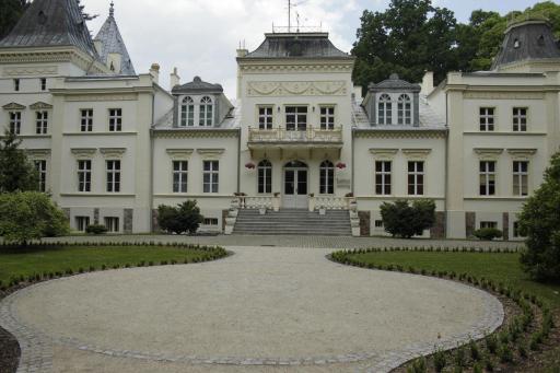 Pałac w Nosowie - Housity