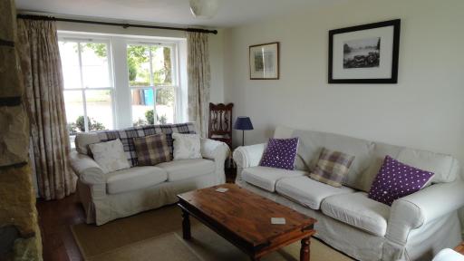 Charming cottage with loch and hill views nr Edinburgh - Housity