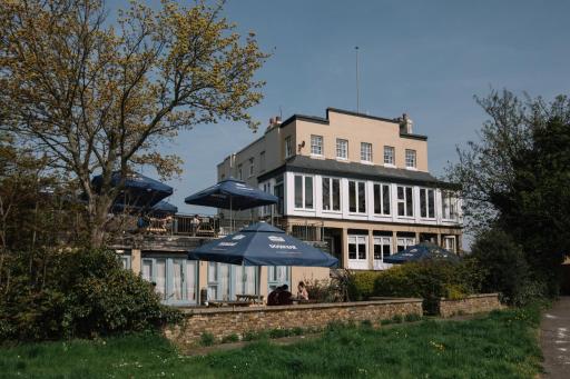 Royal Hotel, Bar & Grill - Housity