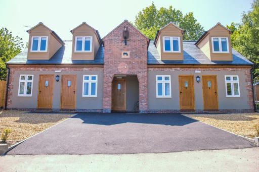 The Barn Courtyard - Housity