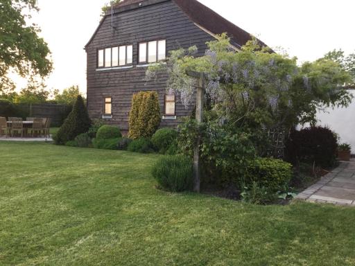 Heartwood Barn - Housity