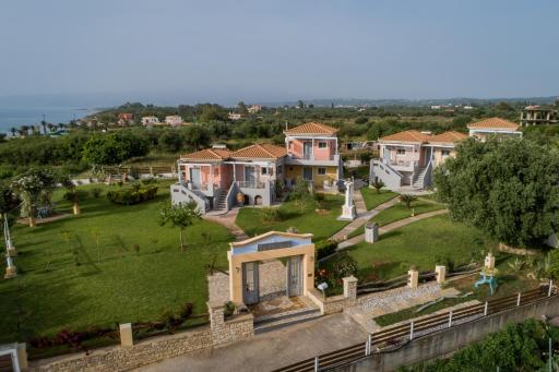 Ta Spitakia Tsarbopoulos - Housity