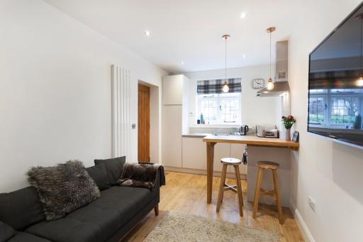 The Woodpecker Snug - Housity
