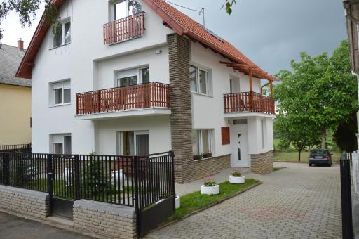 Varga Apartman Hévíz - Housity