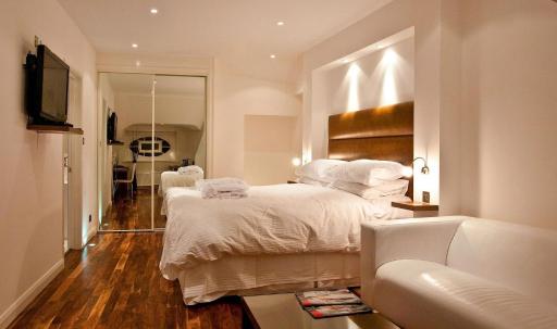The Blueberry Hotel - Housity