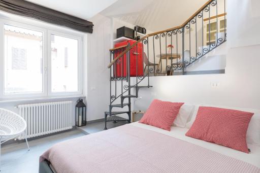 Quiet pied a terre with terrace in Borgo Pio - Housity