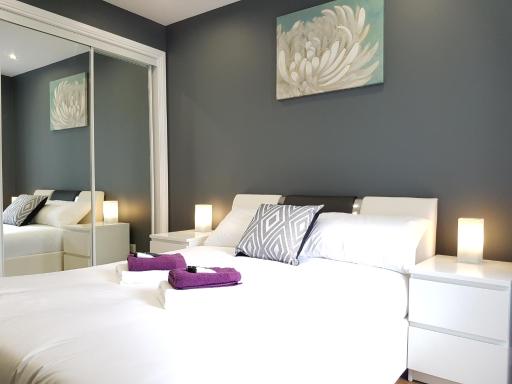 Glasgows Modern & Stylish 3 Bedroom Aparment - Housity