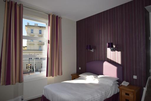 Riviera Hotel - Housity