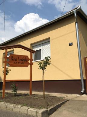 Rózsa Vendégház - Housity