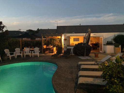 Beautiful Bungalow CBD - Housity