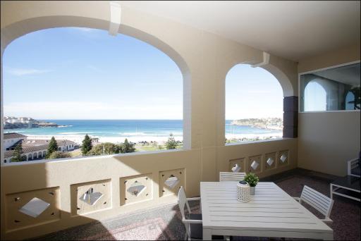 Beachfront Hotel Bondi - Housity
