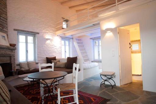 Red Tractor Farm - Housity