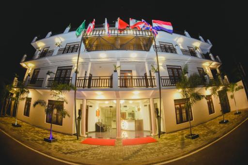 Asian Grand Hotel - Housity