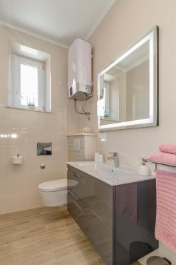 Royal Theatre Studio and Room - Housity